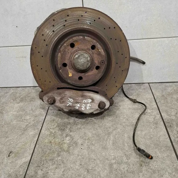 Mercedes-Benz C W204 2012 Mozzo ruota anteriore sinistro image 2