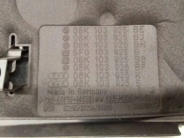 Couvercle moteur Audi OEM 06K103925BJ - État utilisé image 3