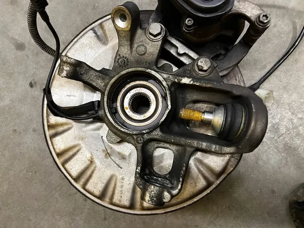 Snodo disco freno posteriore sinistro Mercedes GL X166 4.7 V8 4MATIC image 2