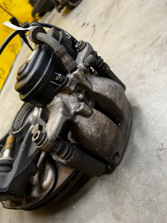 Snodo disco freno posteriore sinistro Mercedes GL X166 4.7 V8 4MATIC image 3