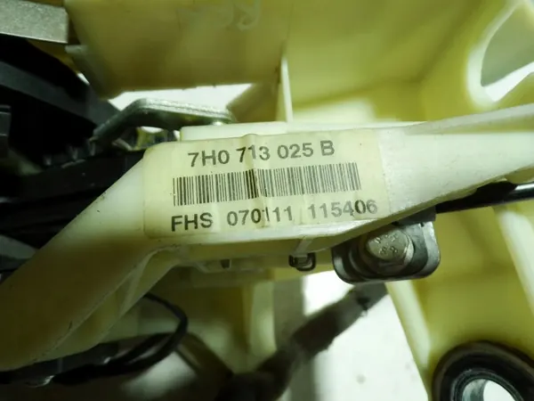 Mécanisme de changement de vitesse VW OEM 3D0713037 image 6