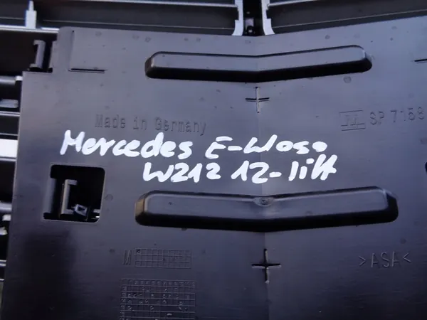 Grille Mercedes E-Class W212 12- Lift image 7