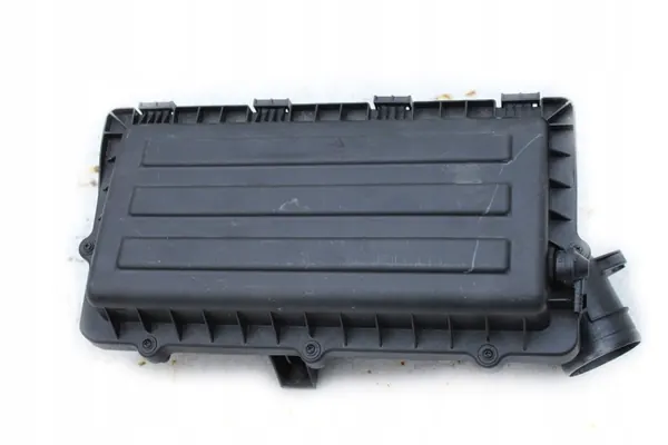 VW Polo Luftfilterhus OEM 036129611CJ 1.6 FSi image 2