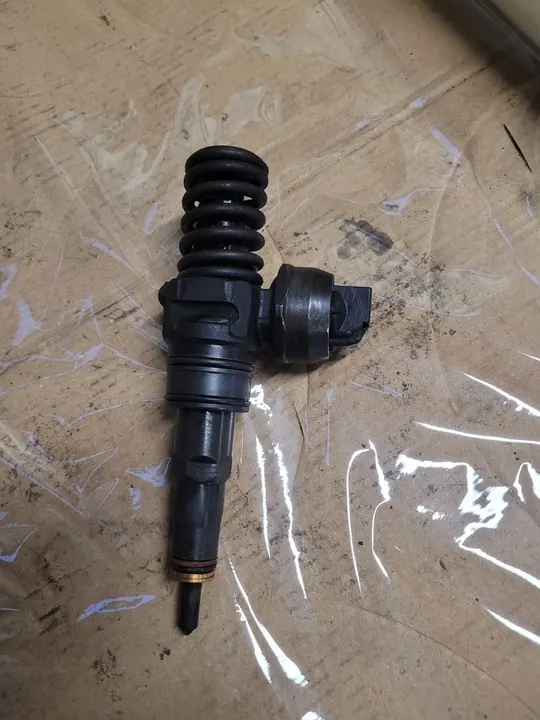 Injetor de Combustível 2.0TDI 140CV BPW Audi A4 B7 A6 C6 image 1