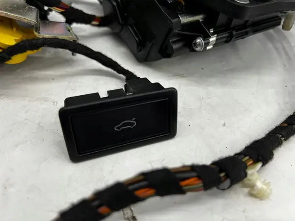 VW Passat B8 Kombi 14-19 Elektrisk baklucka kit med kamera image 10