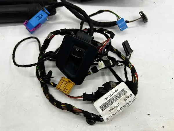 VW Passat B8 Kombi 14-19 Elektrisk baklucka kit med kamera image 2