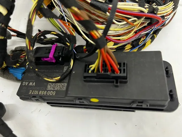 VW Passat B8 Kombi 14-19 Elektrisk baklucka kit med kamera image 3