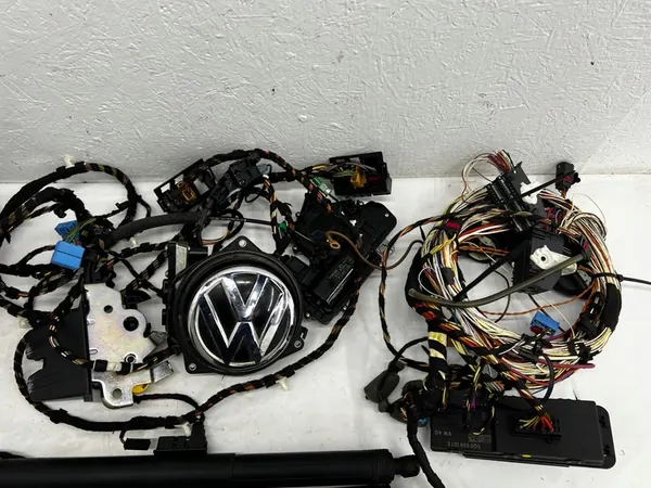 VW Passat B8 Kombi 14-19 Elektrisk baklucka kit med kamera image 5