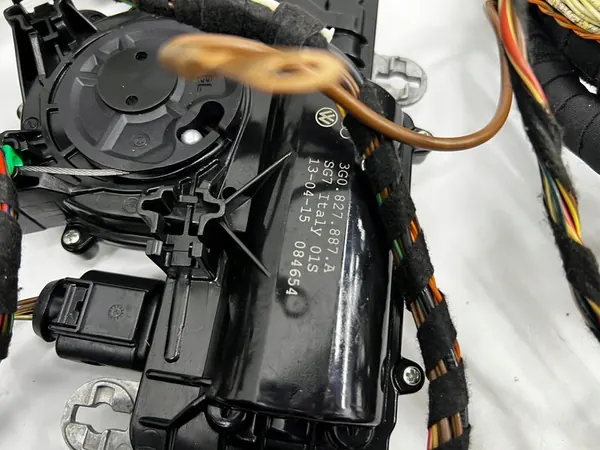 VW Passat B8 Kombi 14-19 Elektrisk baklucka kit med kamera image 8