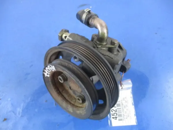 AUDI A4 B5 1.8 125KM Power Steering Pump KYB 8D0145156L image 2