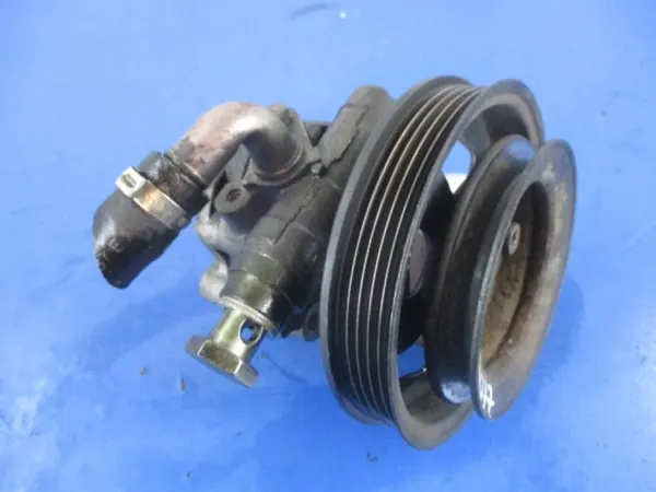 AUDI A4 B5 1.8 125KM Power Steering Pump KYB 8D0145156L image 3