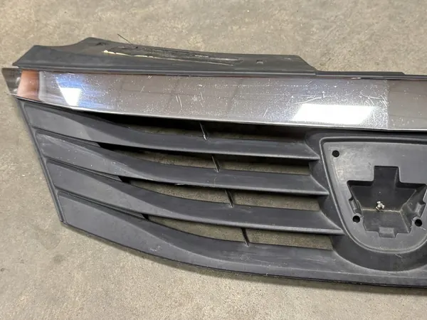 Black Grill 8200748240 Dacia Logan MCV 1 Lift 07-12 image 4