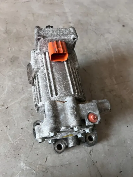 Kia Hydrauliikkaöljypumppu OEM 03-35-20008 - Käytetty image 2
