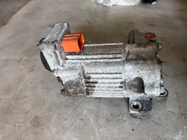 Kia Hydrauliikkaöljypumppu OEM 03-35-20008 - Käytetty image 3