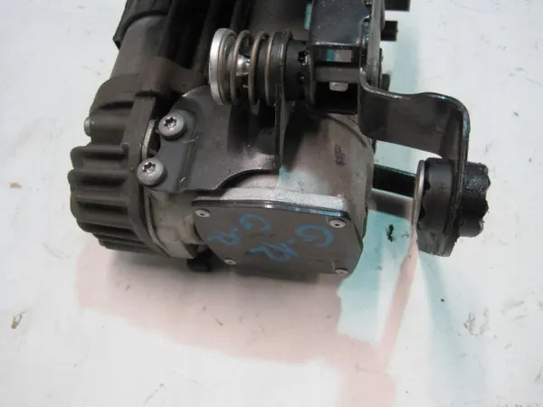 BMW 6884682 Fjädringspump - Begagnad OEM-del image 3