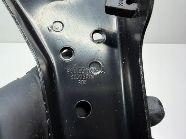 Audi A3 8V fram höger stänkskärmsfäste OEM 8V0821136A image 5