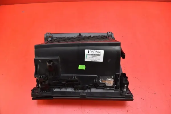 OEM 5L1857103 Passagerarhandskfack Skoda Yeti image 6