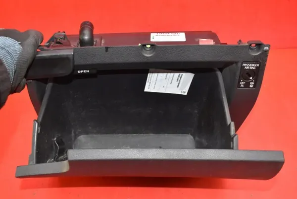 OEM 5L1857103 Passagerarhandskfack Skoda Yeti image 9