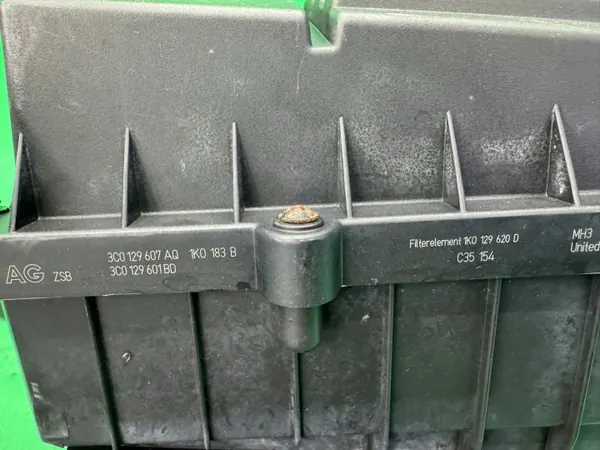 Luftfiltergehäuse OEM 3C0129607AQ VW Passat B6 image 7