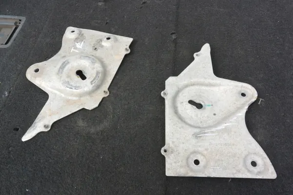 Jeu de couvercles support poutre arrière OEM 6008491-00-B Tesla image 2