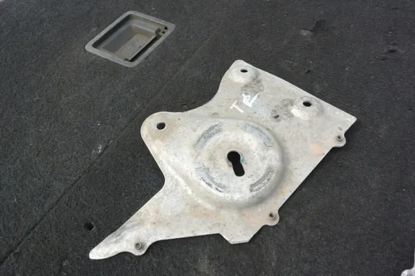 Jeu de couvercles support poutre arrière OEM 6008491-00-B Tesla image 4