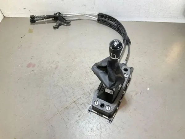 VW Versnellingspook OEM 2Q0711049J voor Polo 6N1 image 2