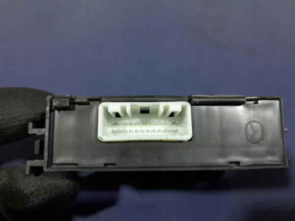 Actuador de Cierre Central Mazda 6 III GJ OEM D09V675U0 image 4