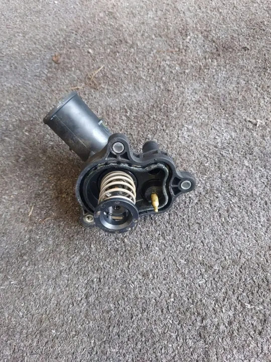 Jeep Termostaatti OEM 4893926AE Grand Cherokee WK2:lle image 2