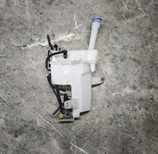 Ruitenwisservat Toyota Yaris IV OEM ZBIORNICZEK SPRYSKIWACZY image 2