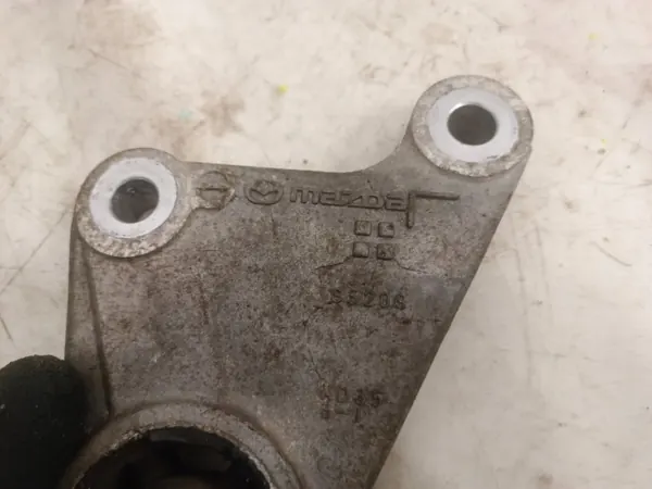 Mazda CX-5 II taka-akselituki vasen S5209 OEM image 6