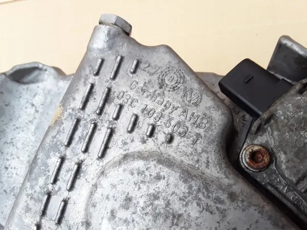 Carter d'huile avec capteur OEM 03C103603T VW Touran II image 3
