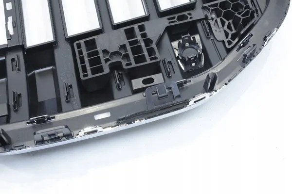 Grade Cromada BMW G70 ICAM Iconic Glow 5A013E0 image 3