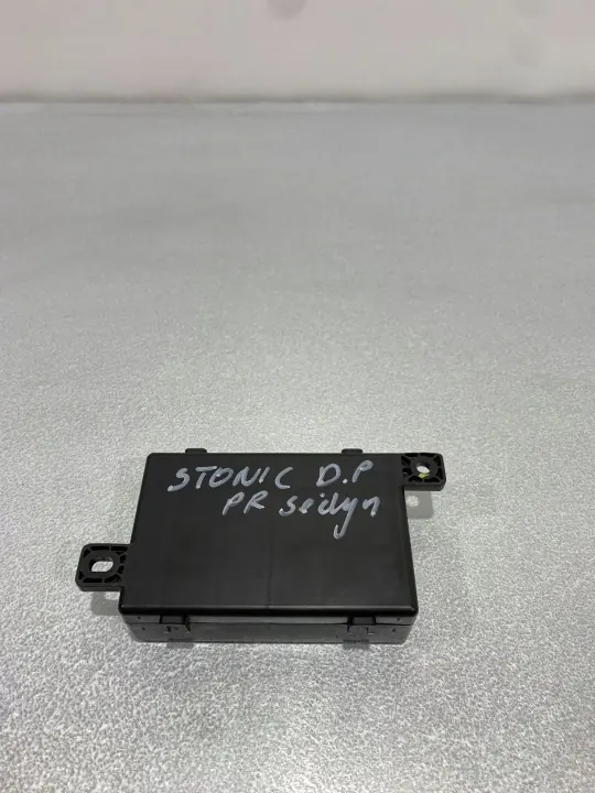 Controladores Kia Stonic OEM FBZ18216 - Usado image 2