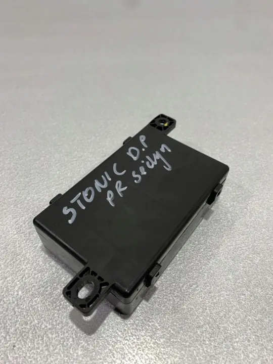 Controladores Kia Stonic OEM FBZ18216 - Usado image 3