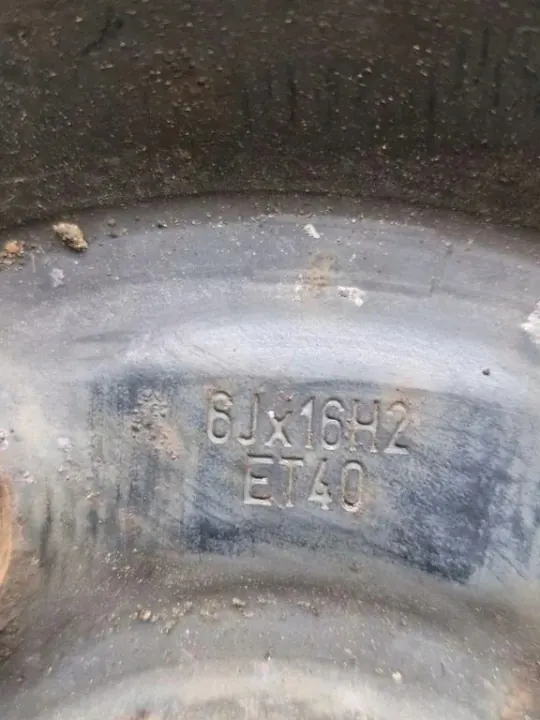 OEM 8D0601027A Fram höger stötdämparfäste - Skoda image 10