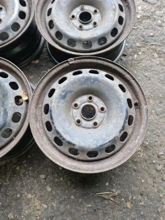 OEM 8D0601027A Fram höger stötdämparfäste - Skoda image 3