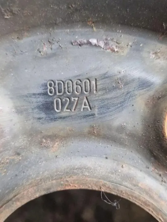 OEM 8D0601027A Fram höger stötdämparfäste - Skoda image 4