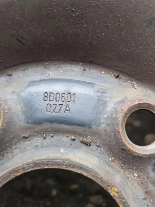 OEM 8D0601027A Fram höger stötdämparfäste - Skoda image 5