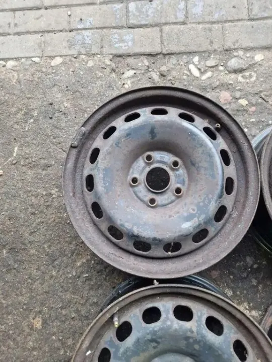 OEM 8D0601027A Fram höger stötdämparfäste - Skoda image 6