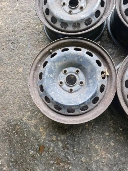 OEM 8D0601027A Fram höger stötdämparfäste - Skoda image 9