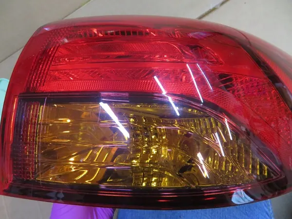 HYUNDAI TUCSON III LUZ TRASERA DERECHA NUEVA OEM 92402D7500 image 10