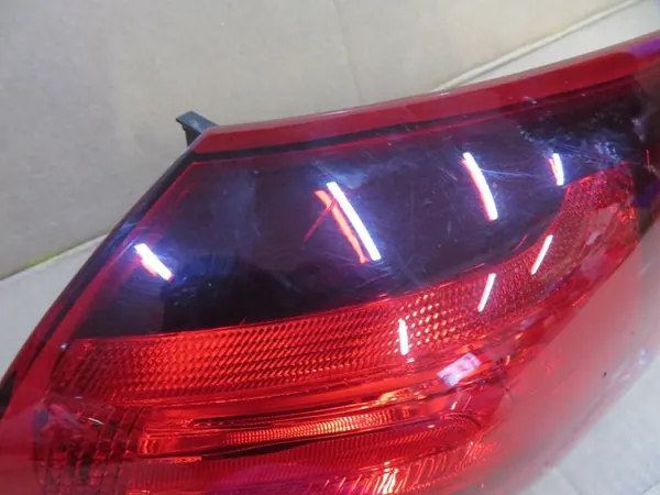 HYUNDAI TUCSON III LUZ TRASERA DERECHA NUEVA OEM 92402D7500 image 2