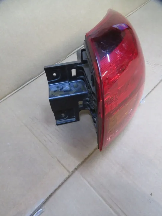 HYUNDAI TUCSON III LUZ TRASERA DERECHA NUEVA OEM 92402D7500 image 4