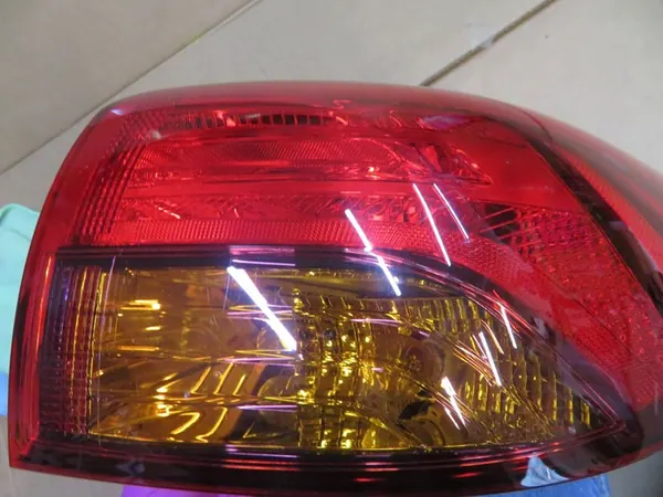 HYUNDAI TUCSON III LUZ TRASERA DERECHA NUEVA OEM 92402D7500 image 9