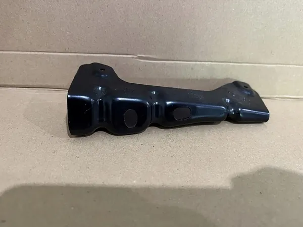 AUDI Q5 8R Höger Framskärmsfäste 8R0821468a image 4