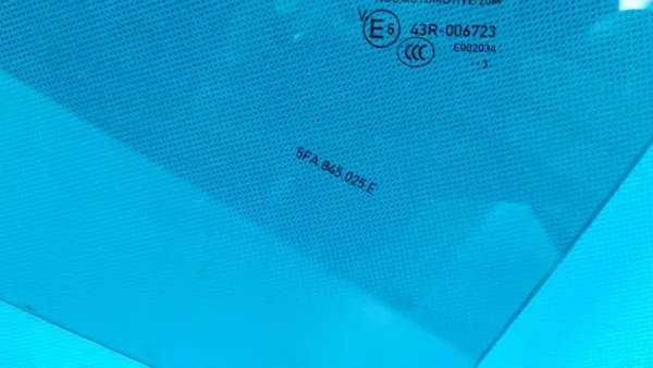 Vitre latérale gauche arrière CUPRA LEON 23r OEM 5FA845025E image 3