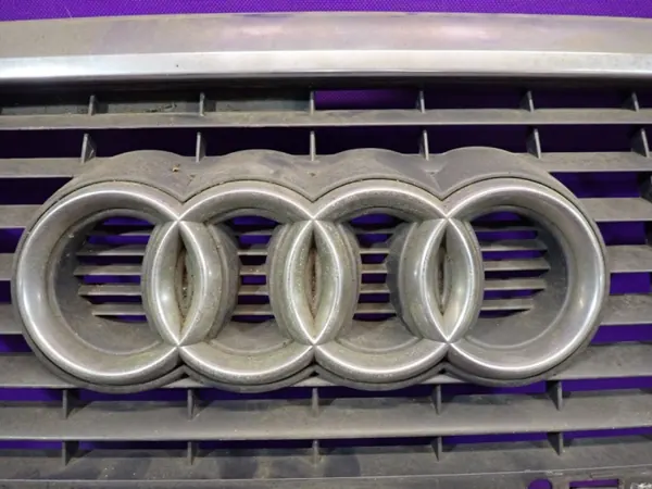 Audi A6 C6 grill-emblem OEM Zawada-282167- Begagnad image 3