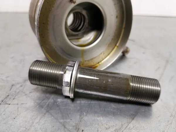 Subaru OE Oljefilterbas OEM FBZ9145 - Begagnad image 5