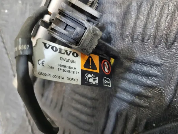 OEM 31688051 Charge Pyrotechnique Capot Droit Volvo image 4