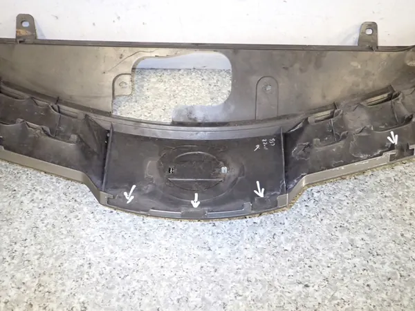 Nissan Note (E11) 2006 Front Bumper Grill OEM 623109U000 image 6